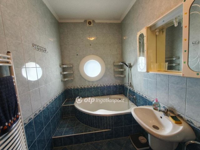 Eladó családi ház, Dunaharasztin 90 M Ft, 3 szobás