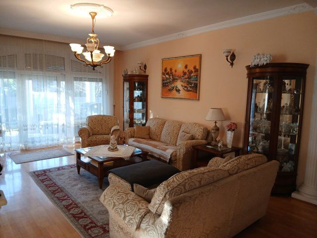 Eladó családi ház, Győrött 249 M Ft, 6 szobás