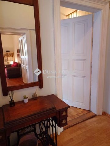 Eladó téglalakás, Budapesten, VI. kerületben 130 M Ft, 4 szobás