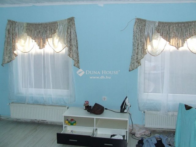 Eladó családi ház, Esztergomban 88 M Ft, 6 szobás