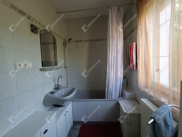 Eladó családi ház, Sopronban 129 M Ft, 7 szobás