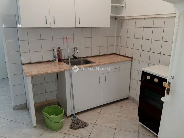 Eladó téglalakás, Budapesten, VI. kerületben 73 M Ft, 2 szobás