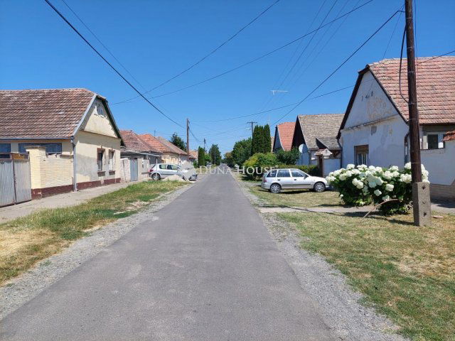 Eladó telek, Csávolyon 2 M Ft / költözzbe.hu