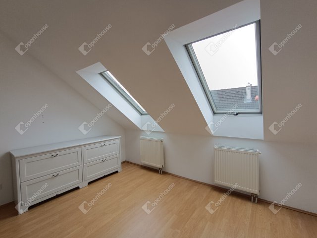 Eladó téglalakás, Sopronban 89.9 M Ft, 4 szobás