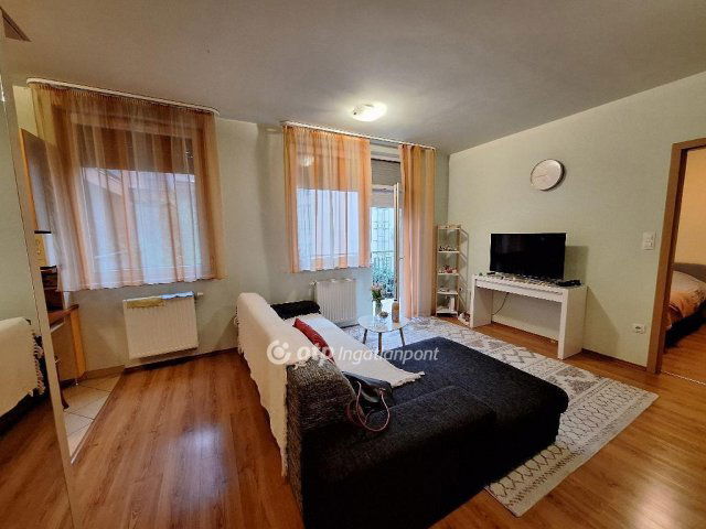 Eladó téglalakás, Budapesten, VIII. kerületben 69 M Ft, 2 szobás