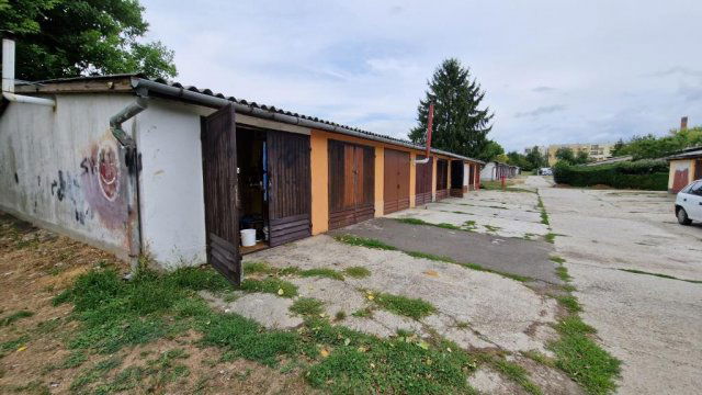 Eladó garázs, Kaposváron, Búzavirág utcában 6.2 M Ft, 1 szobás