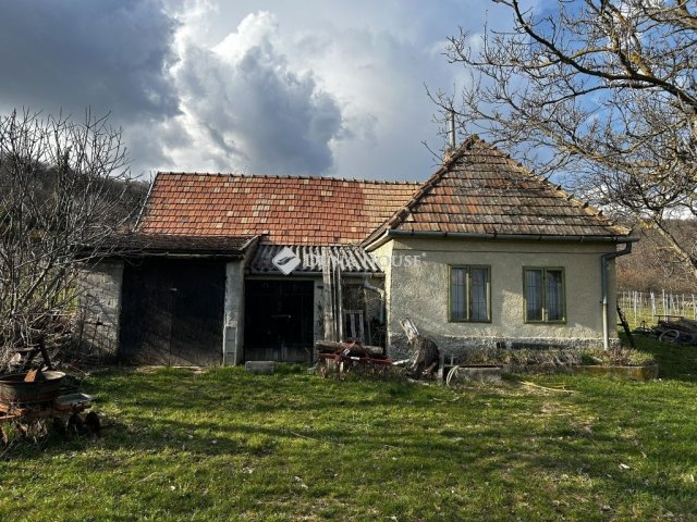 Eladó telek, Pécselyen 79 M Ft / költözzbe.hu