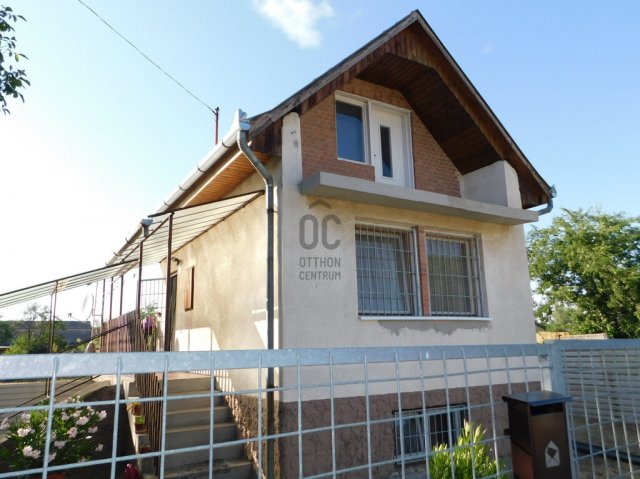 Eladó családi ház, Tápiószentmártonon 16 M Ft, 1 szobás