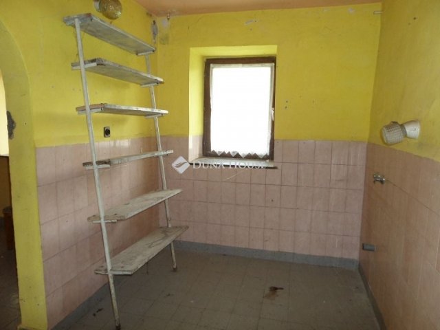 Eladó családi ház, Mánfán 30 M Ft, 3 szobás