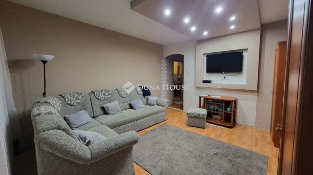 Eladó panellakás, Kiskunfélegyházán 41 M Ft, 3 szobás