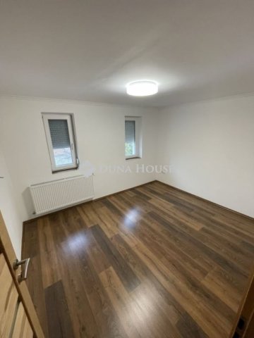 Eladó téglalakás, Budapesten, IV. kerületben 220 M Ft, 5 szobás