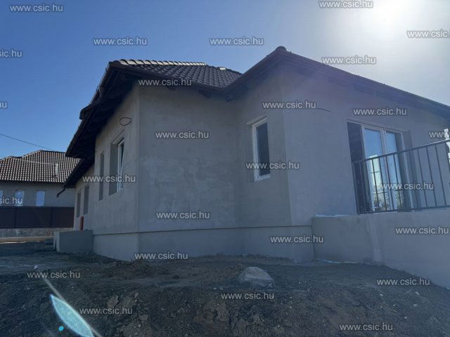 Eladó családi ház, Veresegyházon 107.99 M Ft, 4 szobás