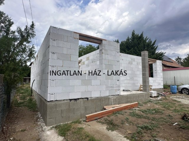 Eladó családi ház, Csörögön 45 M Ft, 4 szobás