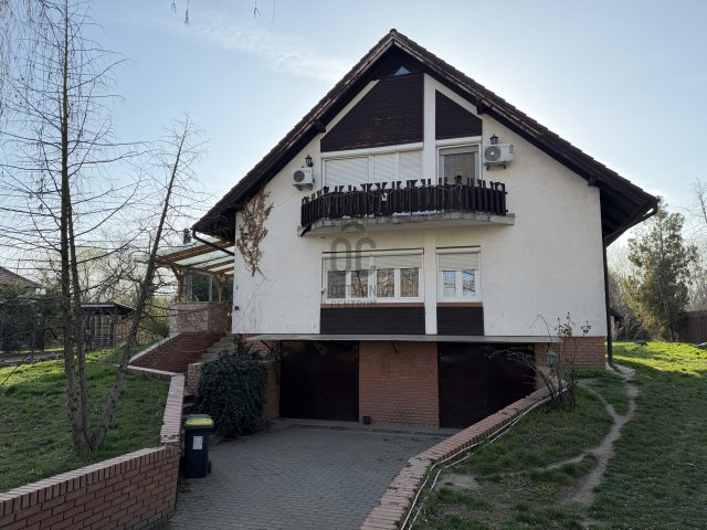Eladó családi ház, Szolnokon 169 M Ft, 6 szobás