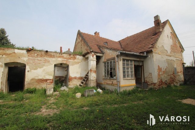 Eladó családi ház, Csepregen 14 M Ft, 2 szobás