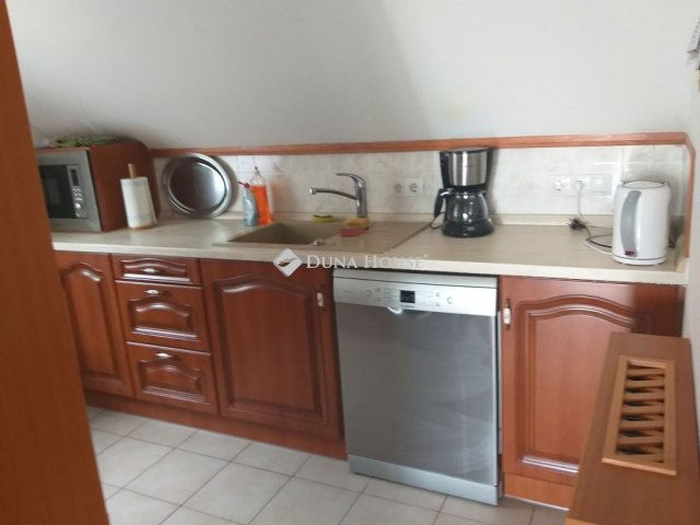 Kiadó téglalakás, albérlet, Balatonfüreden 290 E Ft / hó