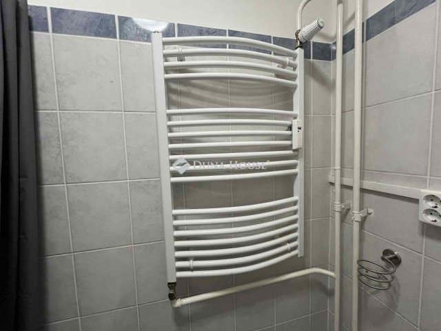 Kiadó panellakás, albérlet, Pécsett 110 E Ft / hó, 2 szobás