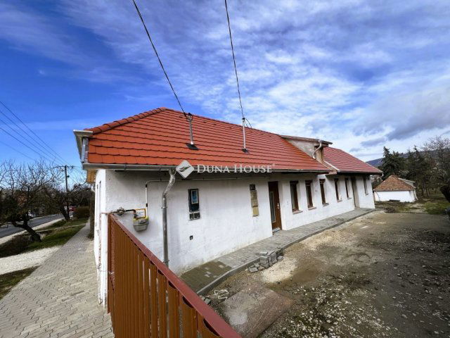 Eladó családi ház, Piliscséven 66.651 M Ft, 4 szobás