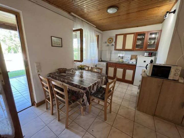 Eladó családi ház, Balatonfenyvesen 119 M Ft, 18 szobás