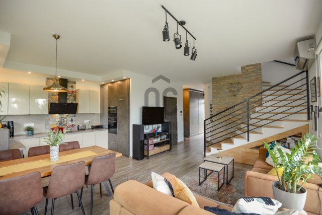 Eladó ikerház, Budapesten, III. kerületben 355 M Ft, 5 szobás