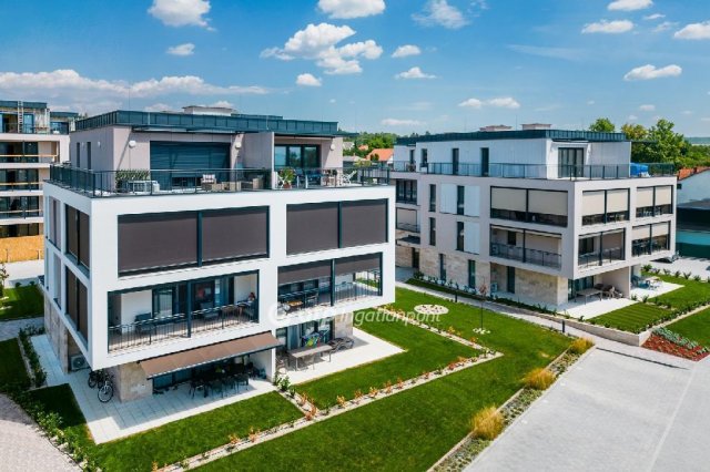 Eladó téglalakás, Balatonkenesén 135 M Ft, 3 szobás