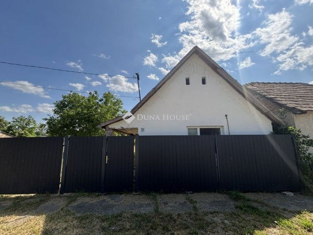 Eladó családi ház, Nagysápon 16.2 M Ft, 1 szobás