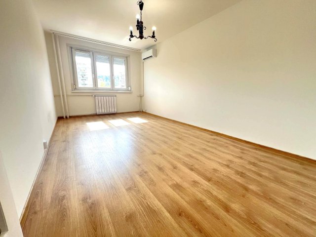 Eladó panellakás, Budapesten, III. kerületben, Vörösvári úton