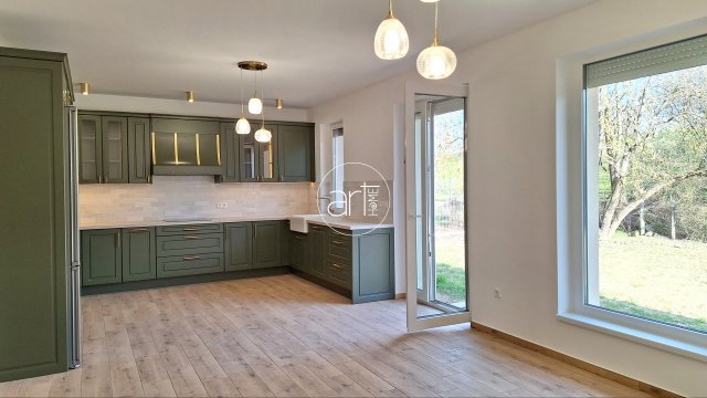 Eladó ikerház, Szegeden 160 M Ft, 4+1 szobás