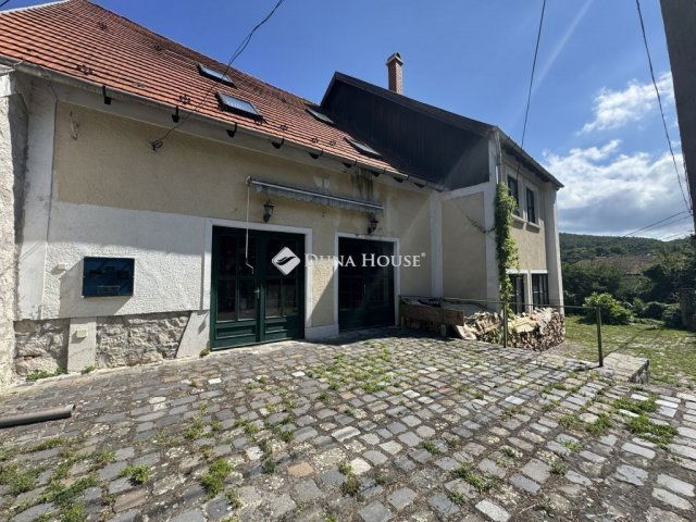 Eladó családi ház, Pilisszentlászlón 225 M Ft, 3+3 szobás