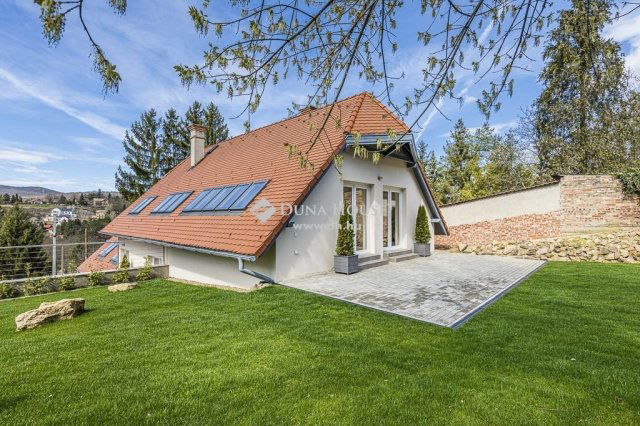 Eladó családi ház, Csobánkán 350 M Ft, 7 szobás