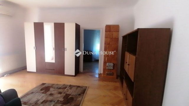 Eladó téglalakás, Komlón 16.9 M Ft, 2 szobás