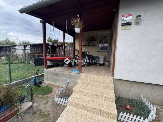 Eladó családi ház, Tóalmáson 30 M Ft, 3 szobás