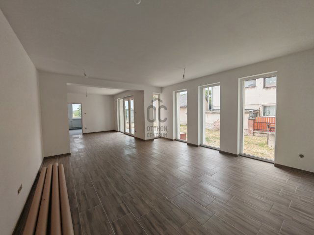 Eladó családi ház, Szigetcsépen 109.9 M Ft, 5 szobás