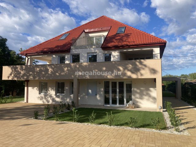 Eladó téglalakás, Balatonfűzfőn 77.7 M Ft, 3+1 szobás