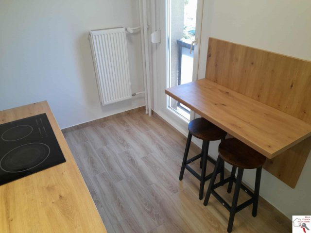 Kiadó panellakás, albérlet, Pécsett 250 E Ft / hó, 3 szobás