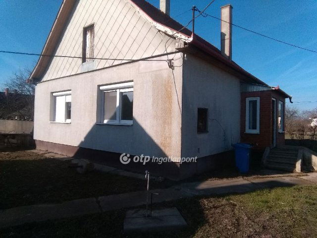 Eladó családi ház, Földesen 48 M Ft, 3 szobás