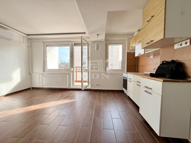 Eladó panellakás, Budapesten, III. kerületben 82.5 M Ft, 3 szobás