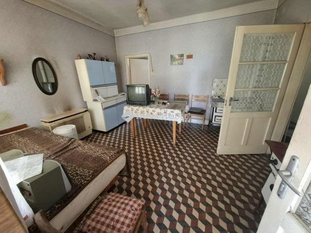 Eladó családi ház, Szentmártonkátán 22 M Ft, 2 szobás