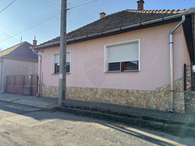Eladó családi ház, Hatvanban 67.9 M Ft, 3 szobás