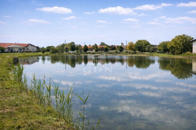 Eladó téglalakás, Seregélyesen 54 M Ft, 2 szobás