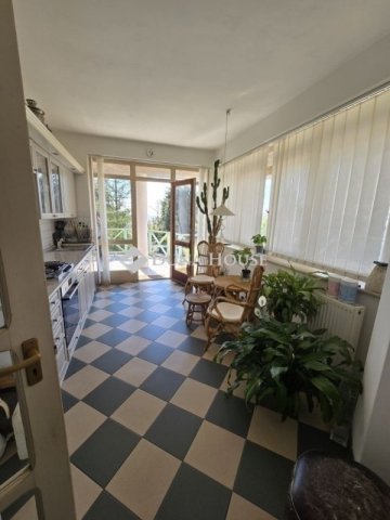 Eladó családi ház, Pécsett 195 M Ft, 6 szobás