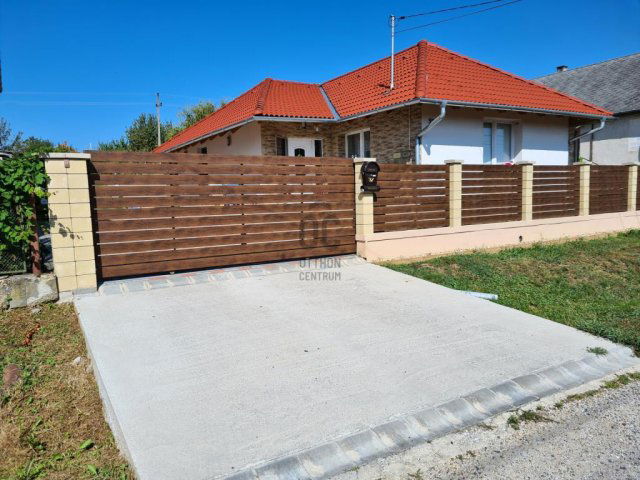 Eladó családi ház, Bakon 60 M Ft, 3 szobás