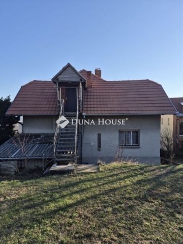 Eladó családi ház, Pécsett 179 M Ft, 8 szobás