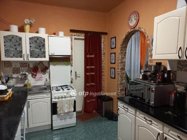 Eladó családi ház, Sárándon 53.99 M Ft, 3 szobás