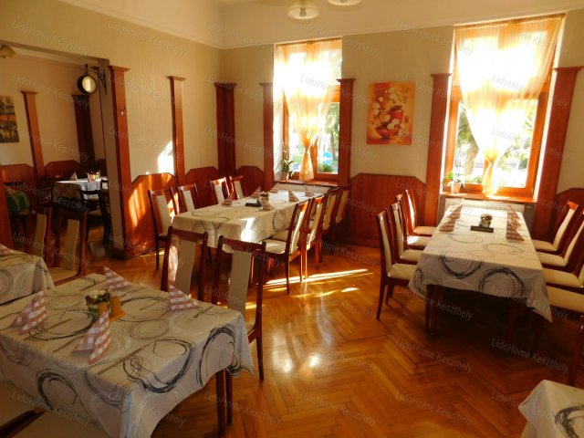 Eladó üzlethelyiség, Keszthelyen 400 M Ft, 3+1 szobás