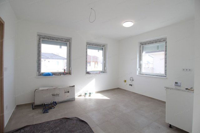 Eladó családi ház, Győrladaméren 115.99 M Ft, 4 szobás