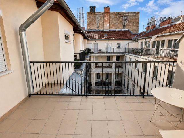 Eladó téglalakás, Budapesten, VI. kerületben 109.9 M Ft