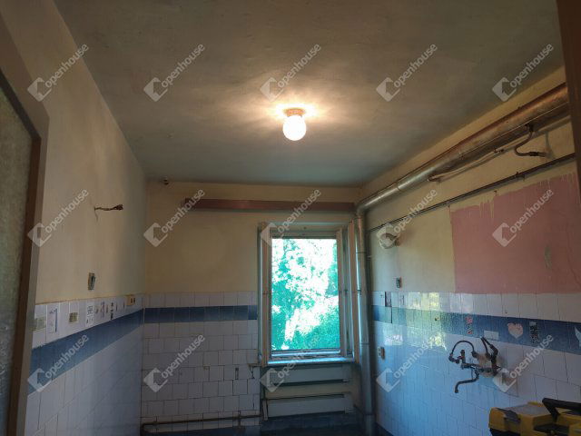 Eladó téglalakás, Komáromban 24.9 M Ft, 2 szobás