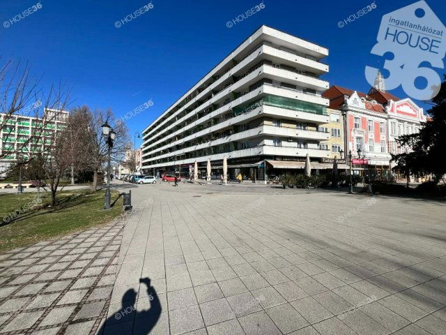 Eladó téglalakás, Kecskeméten 67 M Ft, 3 szobás