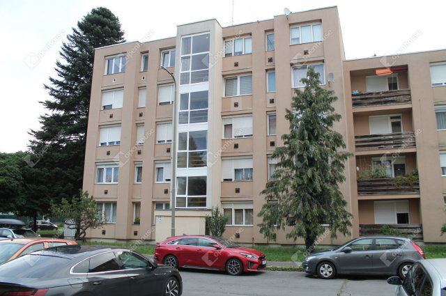 Eladó téglalakás, Kőszegen 35 M Ft, 2 szobás